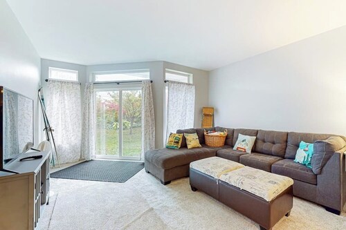 Skiers condo, walk-out to ground level, near the slopes, walk to lifts, wifi, TV