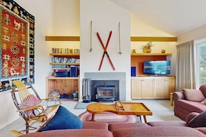 TV, fireplace, stereo