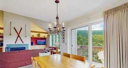 Ski-in/ski-out condo w/ balcony, mountain and valley views, pool, fireplace