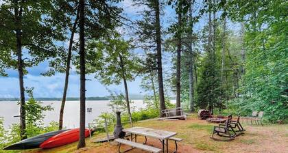 Rustic lakefront cabin w/gas grill, firepit, kayaks, one canoe, A/C - 2 dogs OK