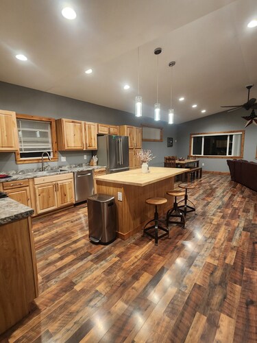 American Dream is a Cozy 2-bedroom bungalow in charming Loon Lake with AC