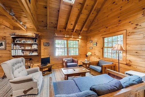 Fantastic retreat close to lake with nearby boat access & private beach - dog OK