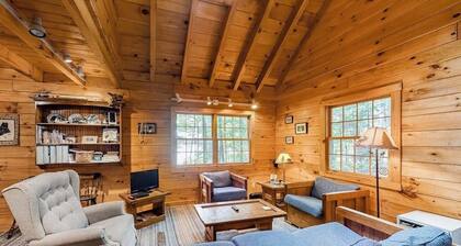 Fantastic retreat close to lake with nearby boat access & private beach - dog OK