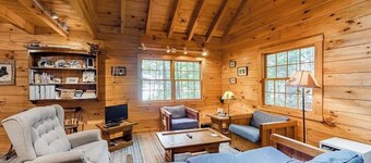Fantastic retreat close to lake with nearby boat access & private beach - dog OK