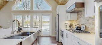 Lakefront properties with private beach, hot tub, dock, kayaks, grill & firepit