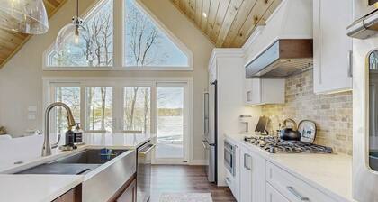 Lakefront properties with private beach, hot tub, dock, kayaks, grill & firepit