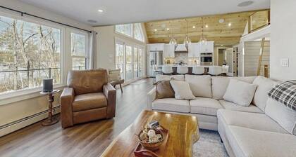 Lakefront properties with private beach, hot tub, dock, kayaks, grill & firepit