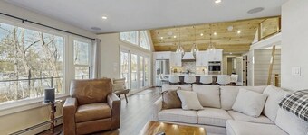 Lakefront properties with private beach, hot tub, dock, kayaks, grill & firepit