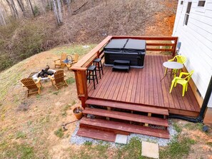 Outdoor dining - The Nest - Cozy Woodland Retreat with Hot Tub & Fire Pit (Leicester)