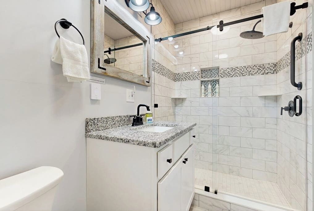 Een douche, een haardroger, handdoeken