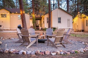 Property grounds - Mad for Plaid at Cabin 9 in Lakewood Cabins Near Village (Big Bear Lake)