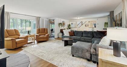 Charming lakeside home near skiing w/ shared pool, tennis courts, & washer/dryer