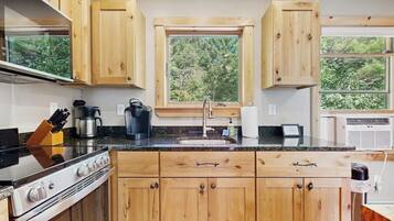 Coffee/tea maker, fridge, microwave, oven