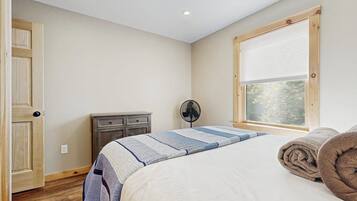 1 bedroom, WiFi (free), bed sheets