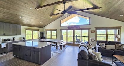 Spacious mountain retreat with fire pit, hot tub, sauna, and foosball