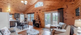 Fantastic Lakefront Cabin W/ Free WiFi, Three Kayaks, Private Dock, & Firepit
