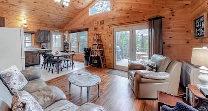 Fantastic Lakefront Cabin W/ Free WiFi, Three Kayaks, Private Dock, & Firepit