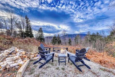Secluded dog-friendly getaway with hot tub, game room, firepit, mountain views