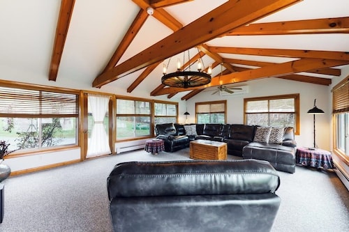 Lakehouse home with private dock, firepit, grill, kayaks and canoes