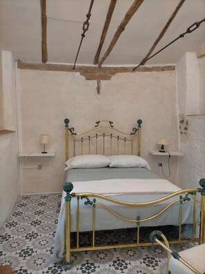 7 bedrooms, free WiFi, bed sheets, wheelchair access