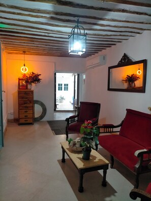 Interior - Renovated historic house in the center of Vva.de los Infantes. Groups and couples. (Villanueva de los Infantes)