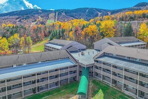 Exterior - Ski-in/out 2-story condo with balcony, on-site indoor pool, hot tub, sauna, W/D (Newry)
