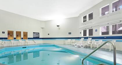 Ski-in/out 2-story condo with balcony, on-site indoor pool, hot tub, sauna, W/D