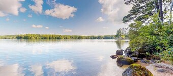 Lakefront, dog-friendly cottage with screened porch, firepit, WiFi & lake access