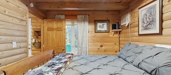 Charming Lakeview House with Deck, Cozy Fireplace and firepit