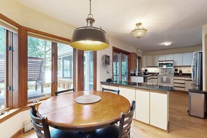 Dining - Waterfront, dog-friendly home on 12+ acres with dock, hot tub & sunset views (Poland)