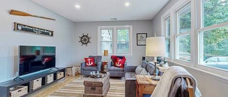 Téléviseur, table de baby-foot
