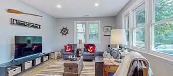 Charming Retreat House with Game room and Outdoor Firepit