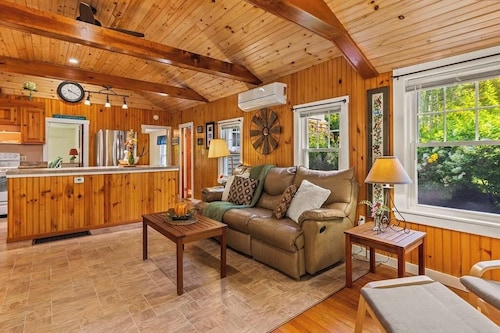 Charming cottage w/ access to Sebago Lake, private boat mooring, & cozy sunroom