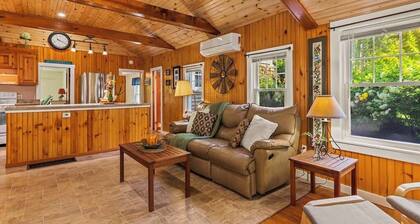 Charming cottage w/ access to Sebago Lake, private boat mooring, & cozy sunroom