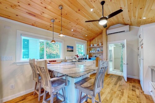 Dog-friendly home with kitchenette - walk to the beach & dining