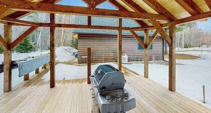 Beautiful log cabin with nearby skiing, large living spaces, and outdoor patio