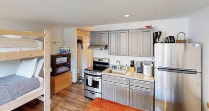 Cozy Studio with Slopeside Access, Pool, Sauna, and Mountain Views