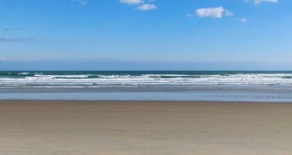 Spacious condo w/ shared pool and full kitchen Close to the beach