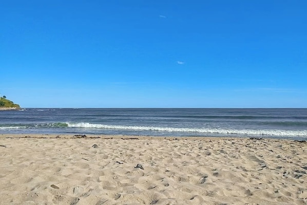 A beach with clear skies and calm ocean waves. - Shorelands 44-2 | Condo in Kennebunk (Kennebunk)