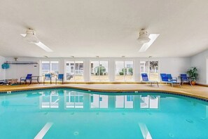 Indoor pool, a heated pool - Studio with pool & billiards table - near downtown & beaches (Wells)