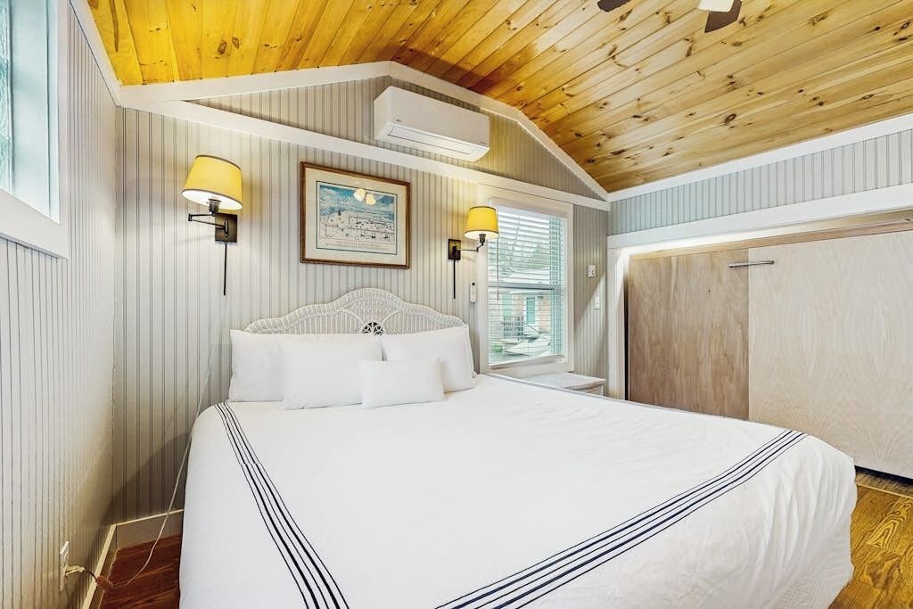 1 bedroom, WiFi (free), bed sheets