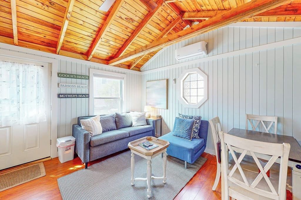 Charming Cottage With Outdoor Pool, Firepit, Jetted Bathtub, & Partial Ac - Kennebunk, ME