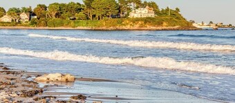 Studio cottage close to beach & golf with outdoor pool, firepit, & basketball