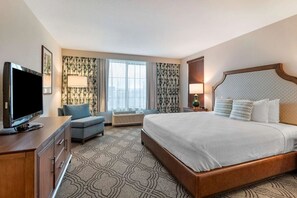 1 bedroom, iron/ironing board, WiFi, bed sheets - Tri‑Cities King Room w/ Breakfast, Gym & Pool (Pasco)