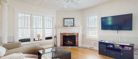 TV, fireplace