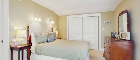 Iron/ironing board, free WiFi, bed sheets