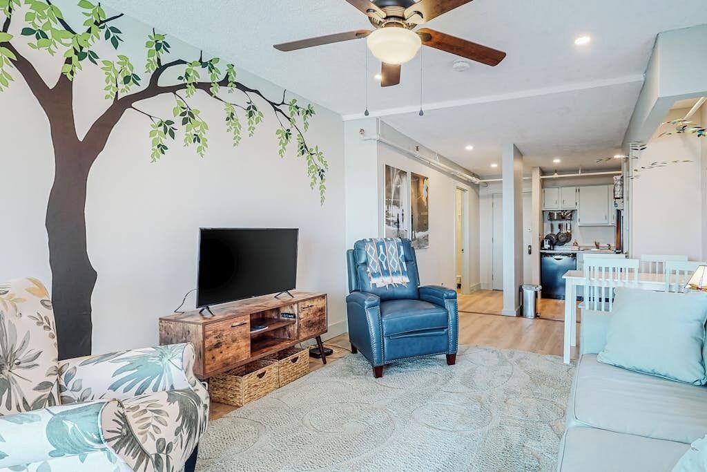 Ocean-view Condo Overlooking Ogunquit Beach With Balcony, Pool & Tennis - Maine
