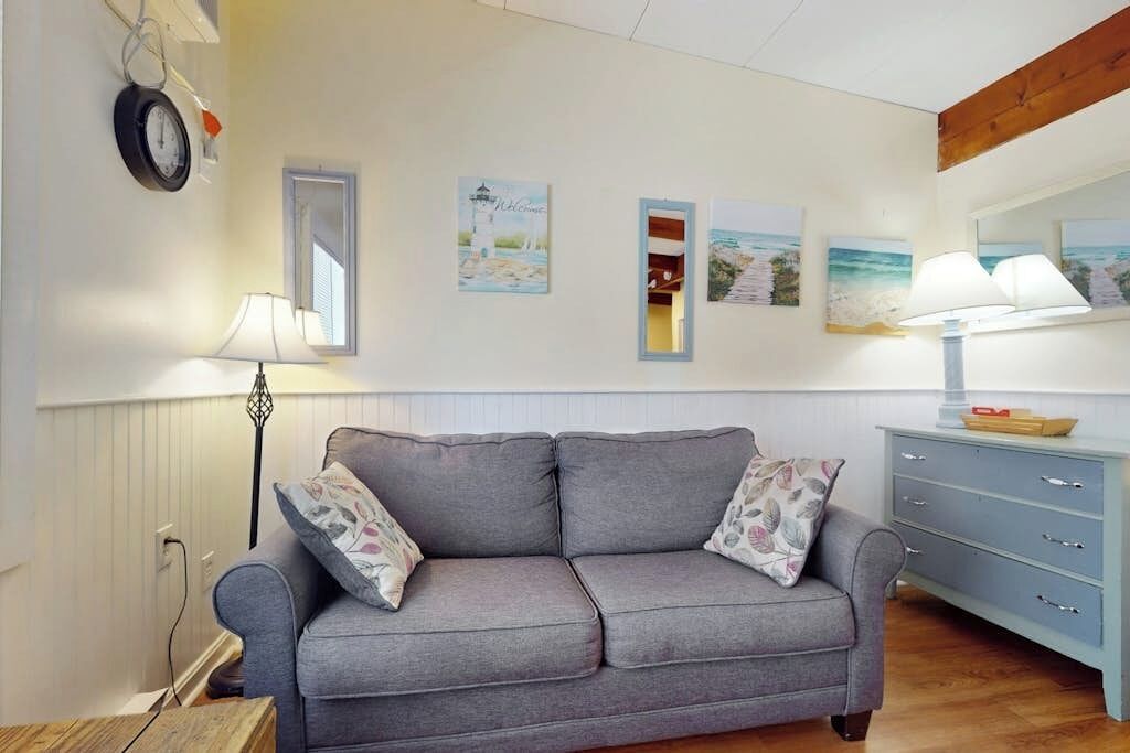 Charming Studio W/ Shared Pool & Terrace - Near Beaches & Coastal Attractions - Ogunquit, ME