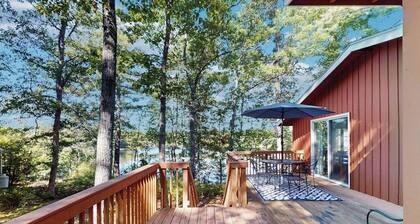 Lakefront home with seasonal dock & deck - close to trails & ocean beaches