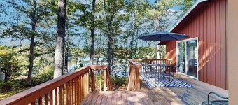 Lakefront home with seasonal dock & deck - close to trails & ocean beaches
